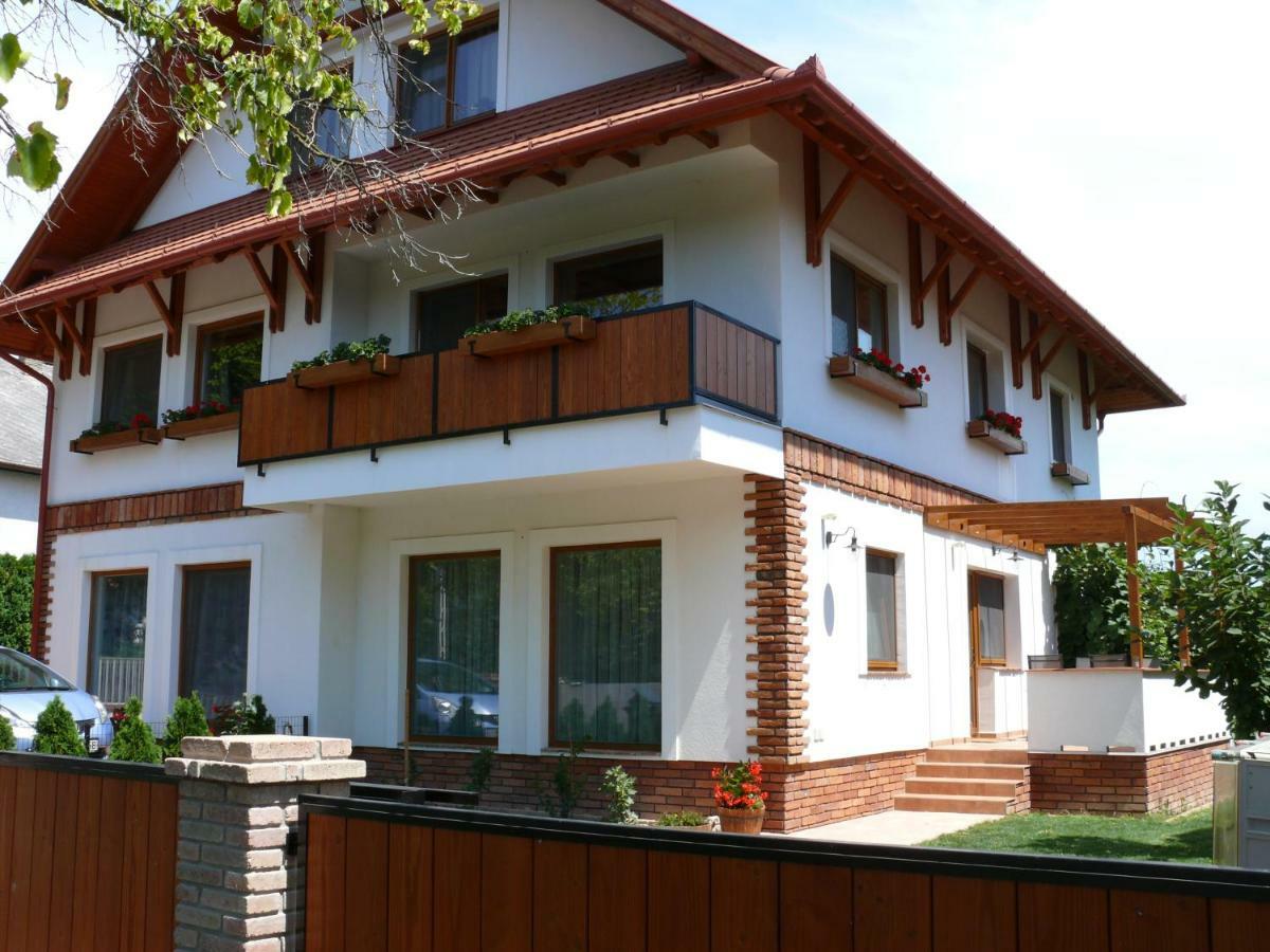 Sara Apartman Хевіз Екстер'єр фото