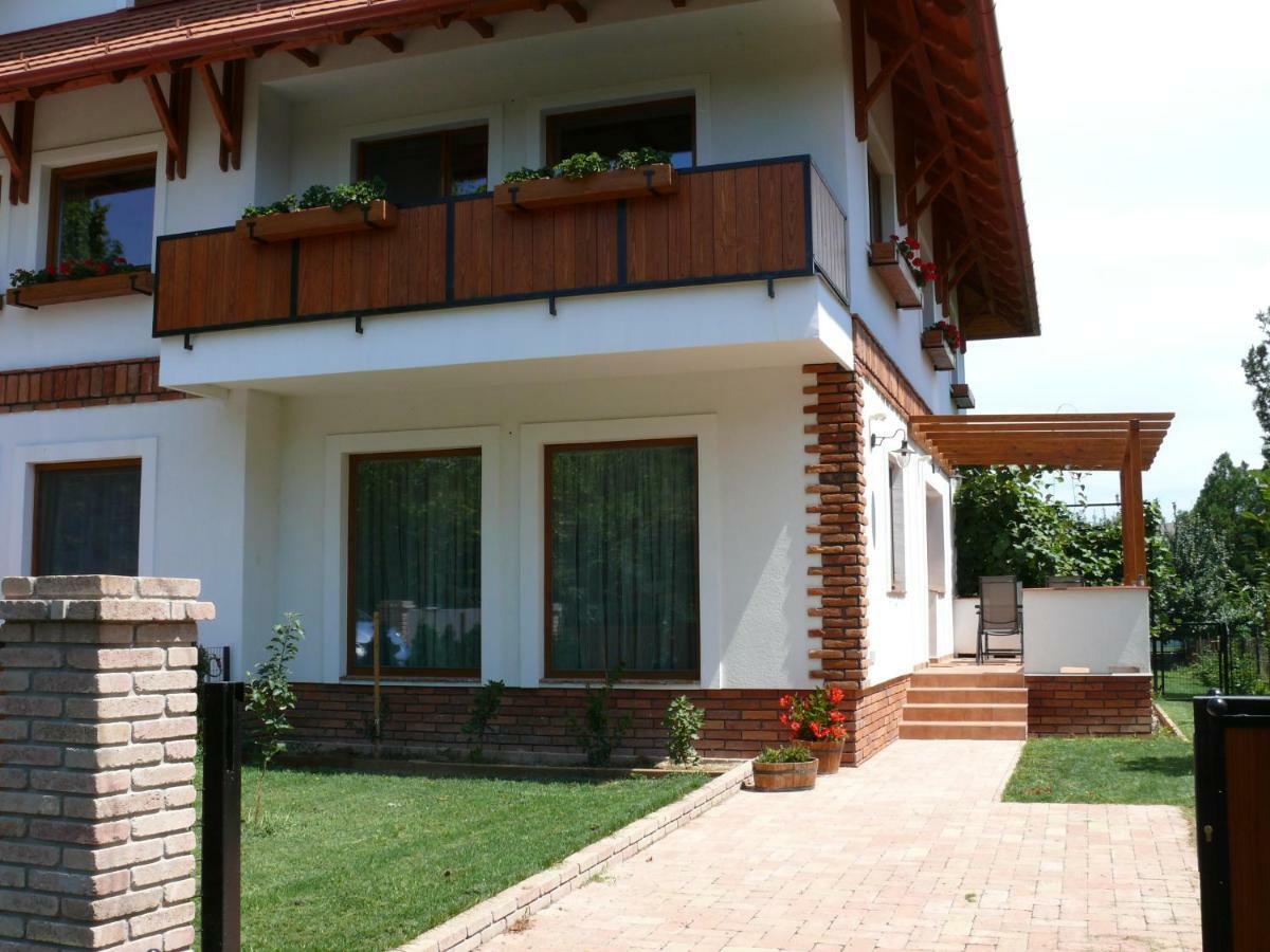Sara Apartman Хевіз Екстер'єр фото
